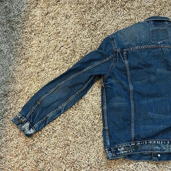 Levi’s Women Original Trucker Med/Dark Wash Jean Jacket Size Small - Picture 8 of 9